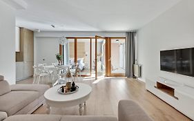 Aura - Riverside & Parking By Downtown Apartments